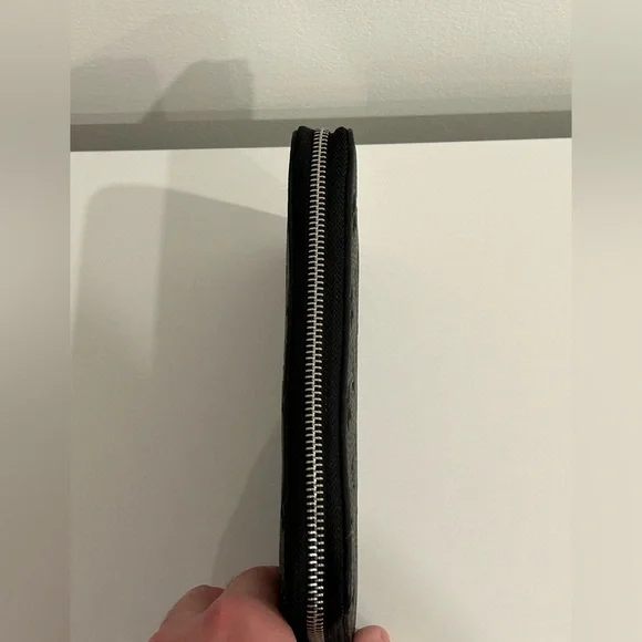 LV Embossed Wallet - Picture 3 of 4